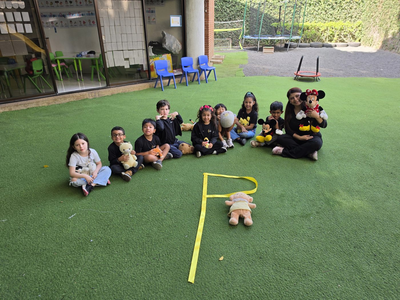 Actividad de preprimaria en el jardín de Colegio Hélice