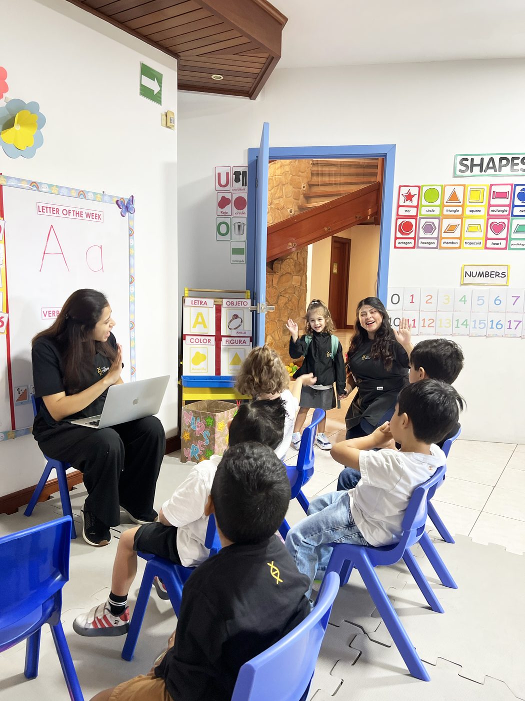 Clase en un aula de Colegio Hélice