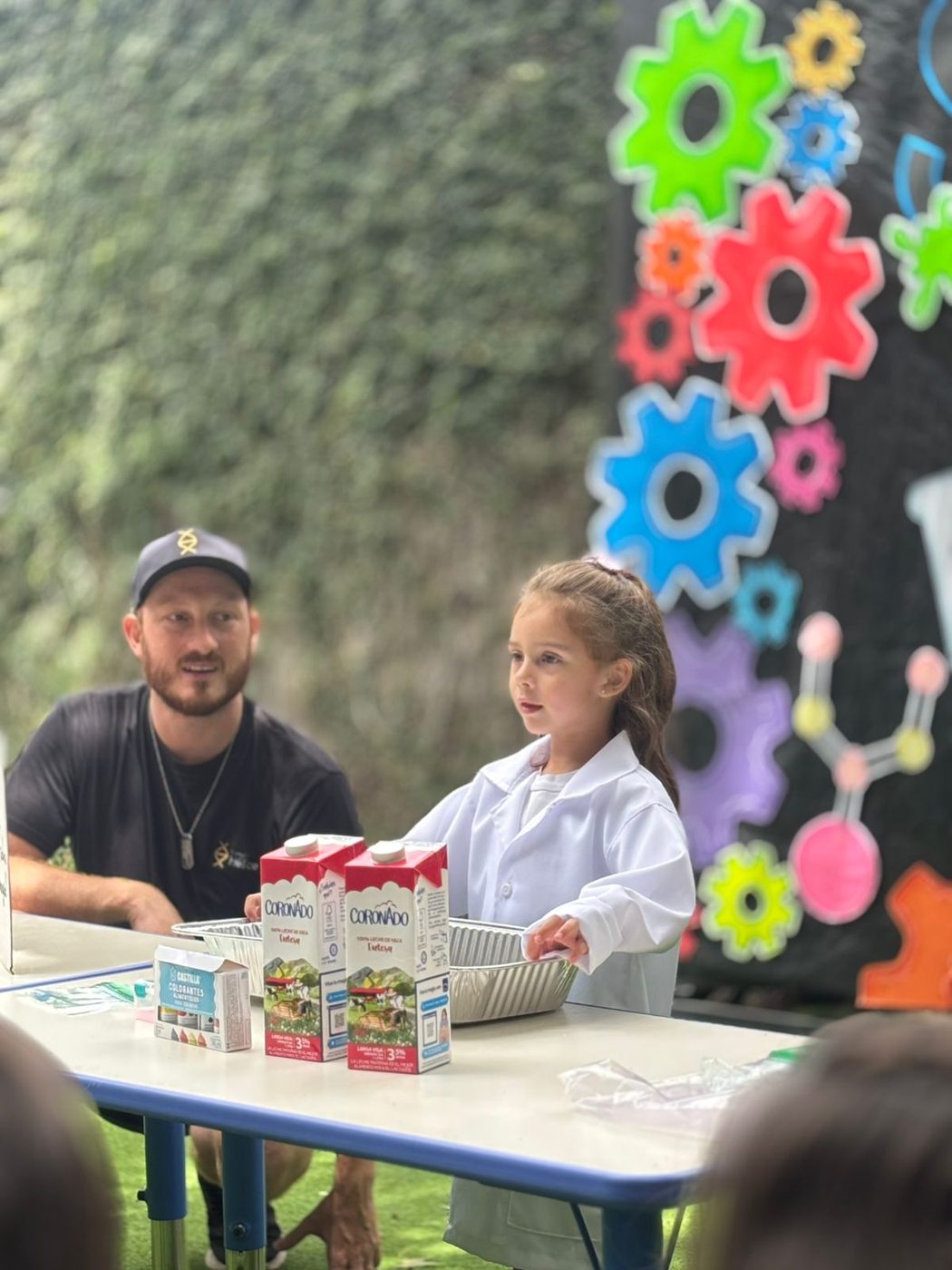 Actividad de microeconomía en Colegio Hélice